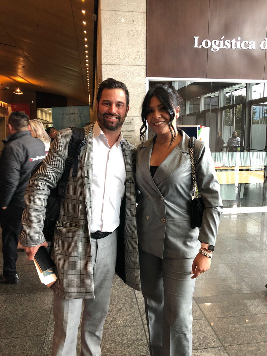 How2GoColombia's tweet image. #Hoy | Nos encontramos en el encuentro anual del #clúster de #logística y #Transporte junto a los actores más importantes de estos sectores y la @camaracomerbog. Resaltando la #innovación y #sostenibilidad. 💧

@JuanFSanabriaS @MinTransporteCo @paminagonzalez @mariofontalvof