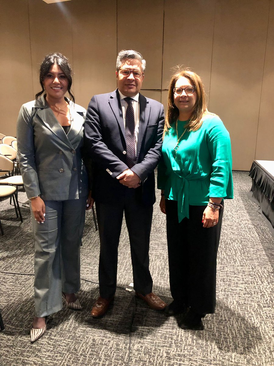 How2GoColombia's tweet image. #Hoy | Nos encontramos en el encuentro anual del #clúster de #logística y #Transporte junto a los actores más importantes de estos sectores y la @camaracomerbog. Resaltando la #innovación y #sostenibilidad. 💧

@JuanFSanabriaS @MinTransporteCo @paminagonzalez @mariofontalvof