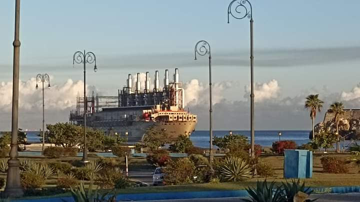 CapoNapoles's tweet photo. Q dirán los odiadores. Porque a ellos les molesta todo. Pero #Cuba feliz. Llegó la número 7. Continúan las acciones para mejorar la situación electroenergetica. https://t.co/b6S39jkQr3