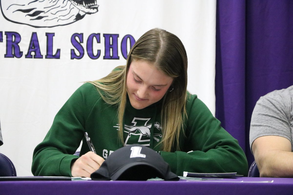 UnionSpringsCSD's tweet photo. Congrats to @UnionSpringsHS senior Kailey Kalet for signing her letter of intent to play D-1 Basketball at @LoyolaWBB!! Kailey proves that dreams can come true when you put in the work! 🏀

Full Story: https://t.co/GFzV2GDxCd https://t.co/pmiJGXoMLP