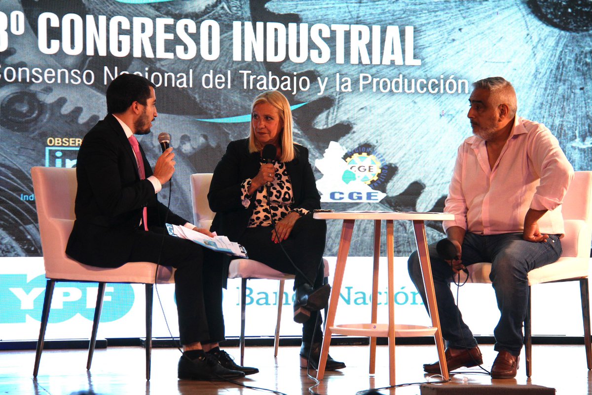 congresopymes's tweet photo. 🏭 La presidenta de la Cámara de la Industria Naval Argentina, Silvia Martínez, y el delegado regional de la zona norte de SAON, Adrián Morales, coincidieron en la importancia de haber formado un consejo económico y social del sector.

#CongresoPymes https://t.co/JZOIfmTCE1
