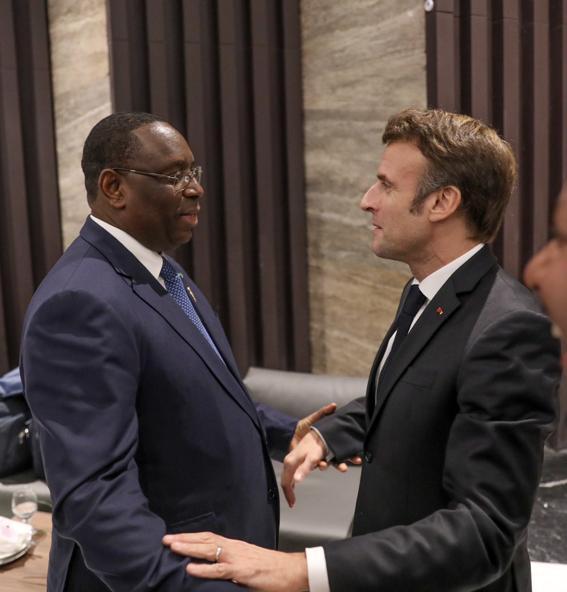Macky_Sall's tweet photo. Je remercie le Président @EmmanuelMacron pour les consultations qu’il a initiées les 14 et 15 novembre, en marge du Sommet du #G20, sur la problématique de l’accès aux céréales et aux engrais, entre autres sujets, dans le contexte de la guerre en Ukraine. https://t.co/YT301jxbuN