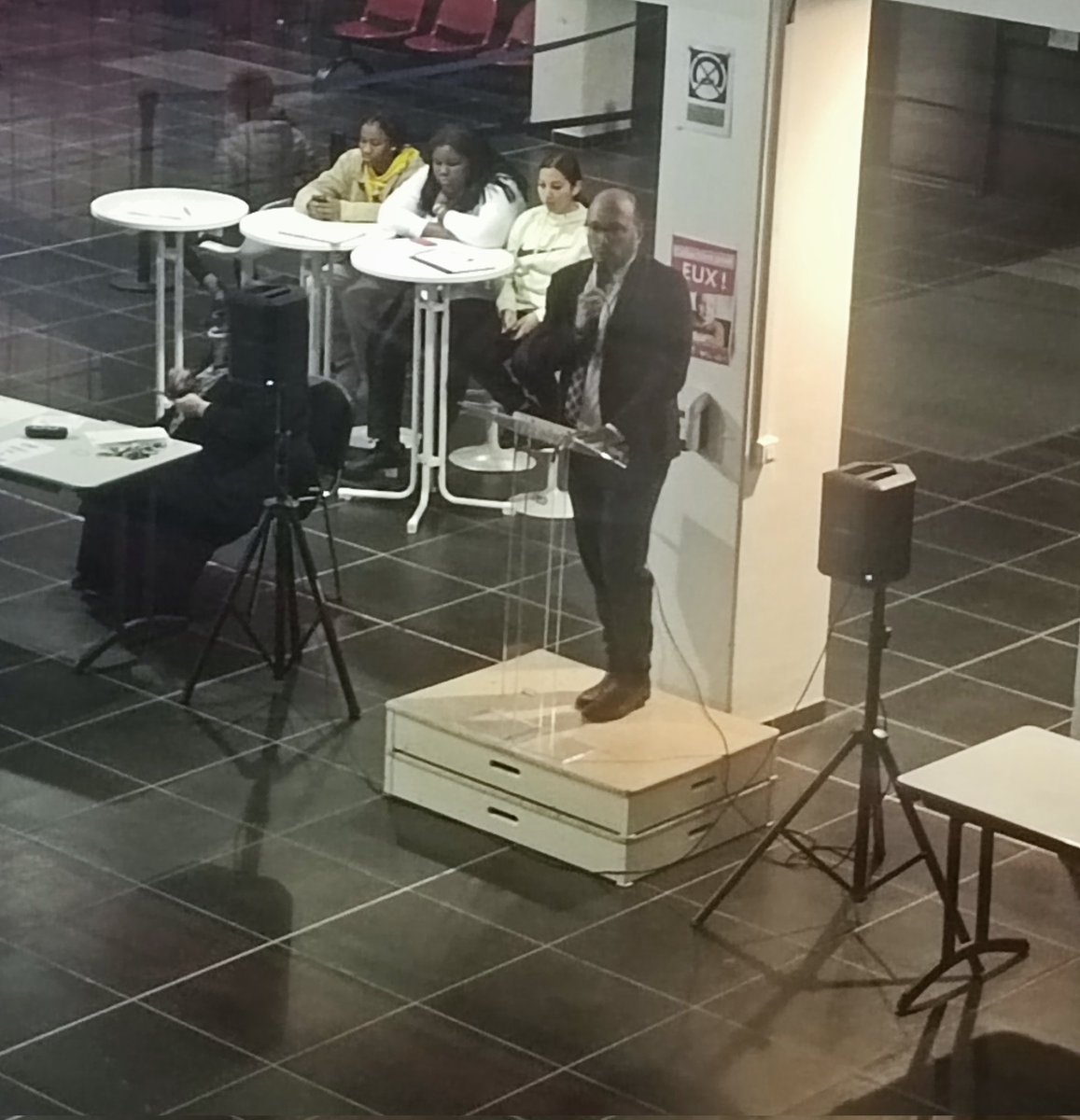 LPO_LouisArmand's tweet photo. Ce soir se tenait la soirée de remise de diplômes aux lauréats de la session 2022 des #CAP, #BacPro2022, #Bac2022 et #MCTA. Encore félicitations aux élèves et merci à leurs parents ainsi qu'aux personnels du lycée. https://t.co/hu65FZoEVF