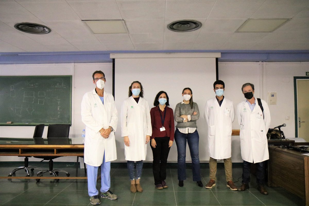 HospitalUVRocio's tweet photo. 🥳👨‍⚕️Se cumplen 12 años de innovación y mejora de la calidad asistencial gracias a @guiaprioam, ✅una guía para mejorar el uso de los antibióticos.

🏥💡Hoy hemos celebrado una jornada sobre el uso prudente de los antibióticos.
#SomosHUVR https://t.co/C9c7cCjW7t
