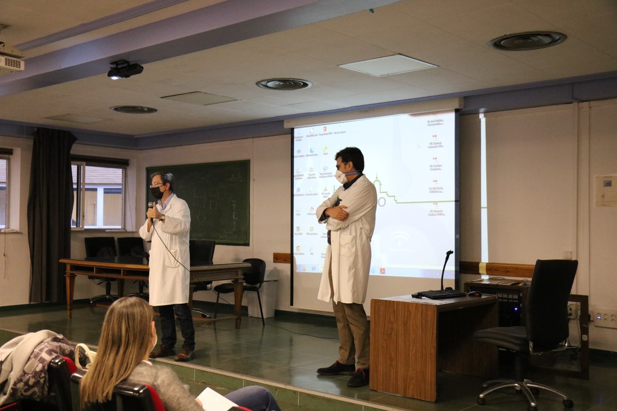 HospitalUVRocio's tweet photo. 🥳👨‍⚕️Se cumplen 12 años de innovación y mejora de la calidad asistencial gracias a @guiaprioam, ✅una guía para mejorar el uso de los antibióticos.

🏥💡Hoy hemos celebrado una jornada sobre el uso prudente de los antibióticos.
#SomosHUVR https://t.co/C9c7cCjW7t