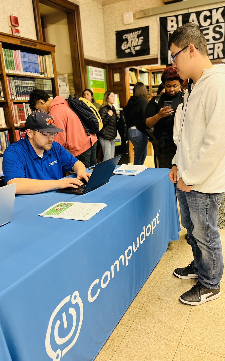 AndrewChipman9's tweet photo. Thank you @Comp_U_Dopt and our Chi-Rise partner, Crown Family Philanthropies, for distributing free laptops and bags to all of our @ThomasKelly_HS @KellyPostsec Class of 2023 seniors today!!! https://t.co/HYerCbukgo