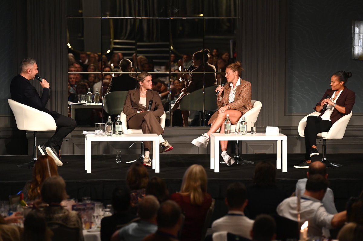 CureLeukaemia's tweet photo. #ThrowbackTuesday...
We wanted to do a throwback to nearly a month ago when we were the official charity for @GalaEventsUK Lunch with the Lionesses 🦁 ⚽️
A massive thank you to everyone who came and made the day special 👏
#Galaevents #TheLionesses #Throwback #Womensfootball https://t.co/fRFUs1YwNb