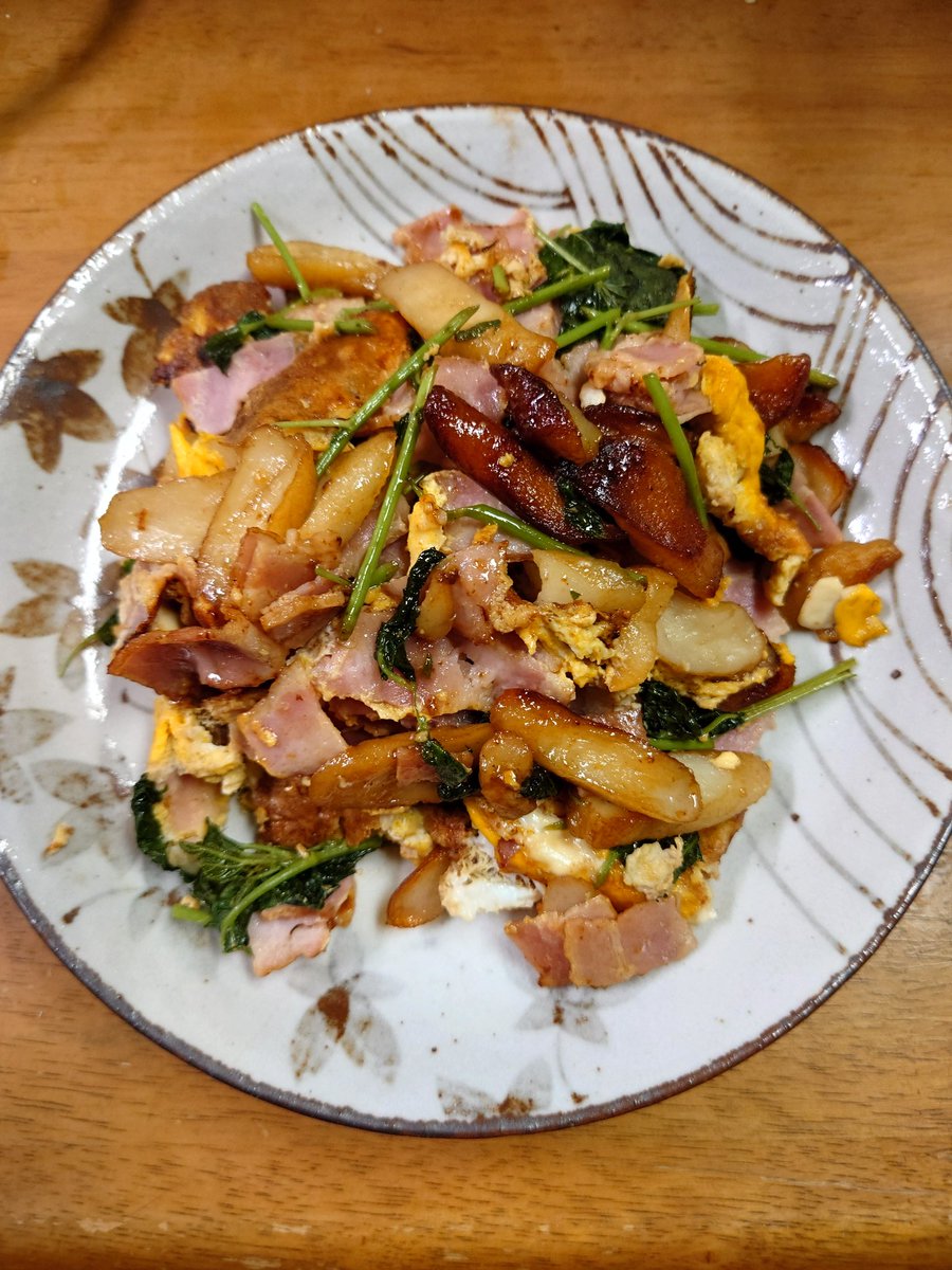 itukiMKN's tweet photo. 今日のご飯は、モロヘイヤとベーコンとかりんとう揚げの玉子炒めです
調味料は醤油で、油は胡麻油をつかいました https://t.co/7AMKVf43CY
