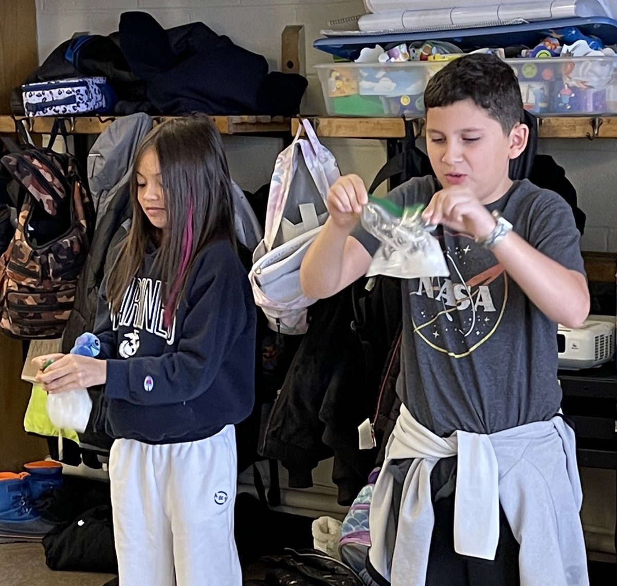 JPlascencia4th's tweet photo. Great presentation from the Cook County Farm Bureau. The kids were amazed and learned so much. 🌽#d84ontrack https://t.co/b0QKTZkFO3