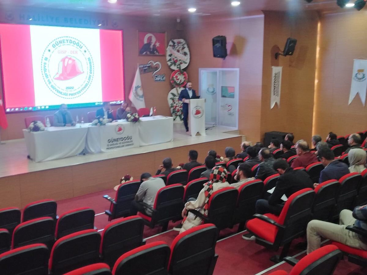 Gisp_Der's tweet photo. İSG profesyonelleri ile buluşmalarımız devam ediyor. 
Mesleki gelişimler
Özlük hakları
Taban maaşlar gibi temel konullar başta olmak üzere birlikte mücadele etme ve günah keçisi haline getirilen İSG profesyonellerinin iş kazalarında ki tavrı üzerine etkinlik gerçekleştirdik. https://t.co/9lNsXKJF6d