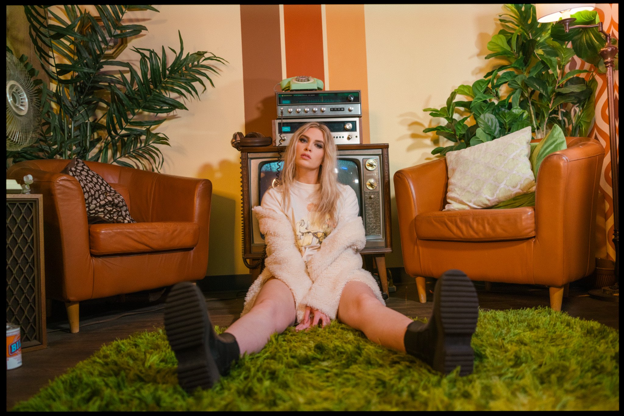 QTCinderella on Twitter "Tomorrow 12pm pt https//t.co/16bd3nVhAk