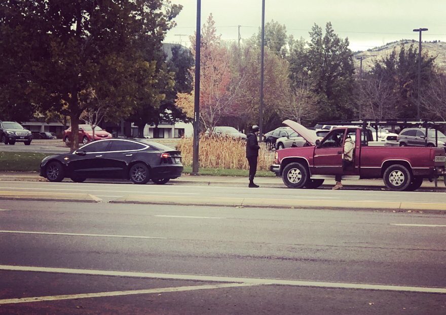 KeepBoiseKind's tweet photo. We love seeing strangers helping strangers. Things happen. Kindness is key.
#keepboisekind #strangershelpingstrangers #bekind #kindnessmatters #boise https://t.co/sSdR9NpDKF