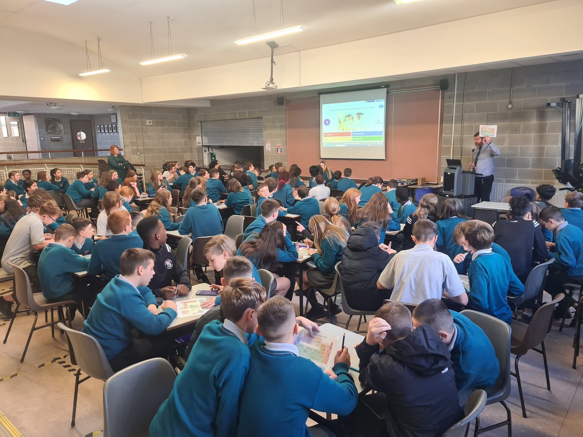 HartstownCS's tweet photo. There was fierce competition amongst our first years today for their science quiz with Mr.Kerr #ScienceWeek2022 https://t.co/xLcAniZuBa