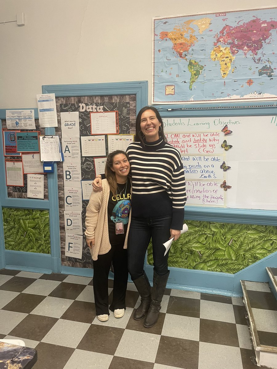 luckytoteach's tweet photo. Small & Tall Forever!!๐ #TwoPeasOnePod https://t.co/pSMRvW98CV