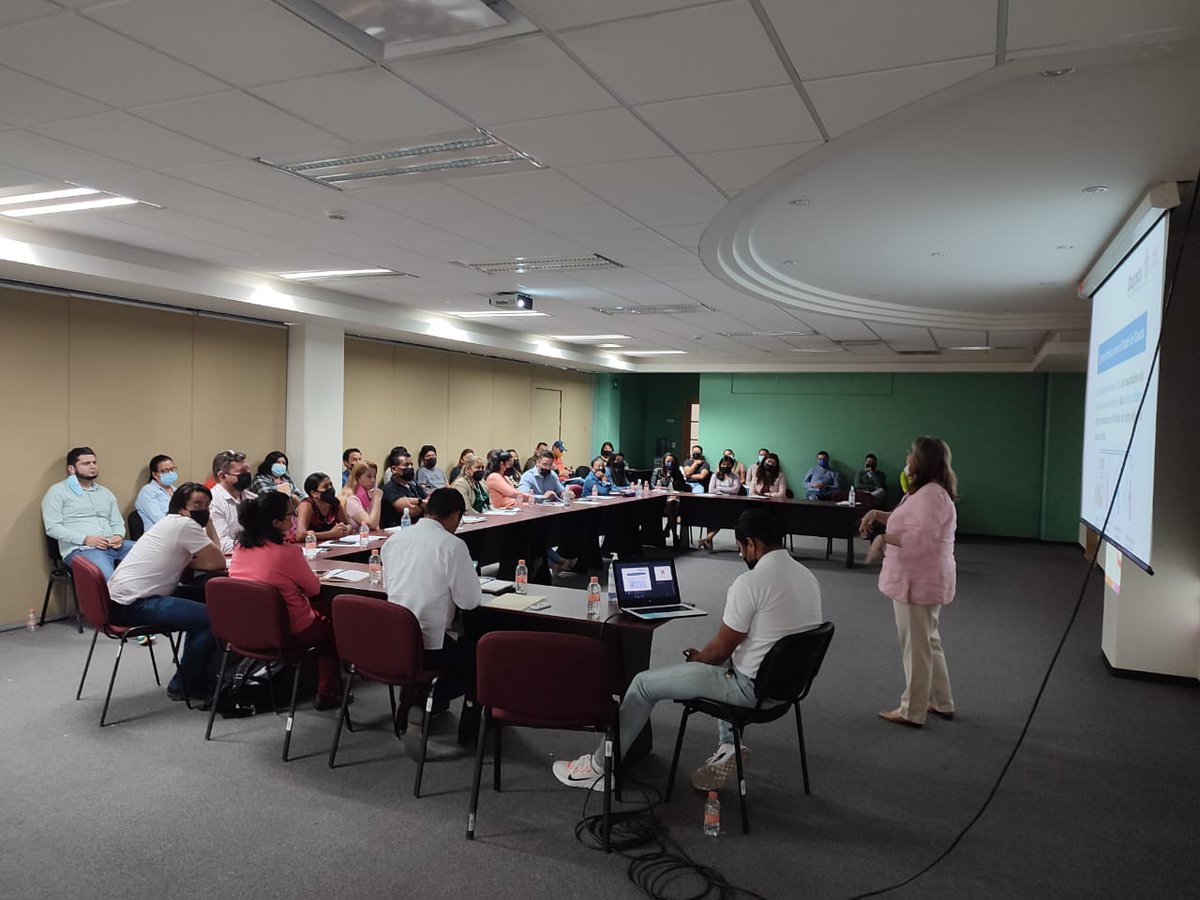 👉 Personal de la Dirección de Clasificación de Archivos del #AGEO, brindó #Capacitación a la <a href="/SEFINGobOax/">SEFIN</a>  , referente al "Sistema Institucional de Archivos". ¡Enhorabuena!