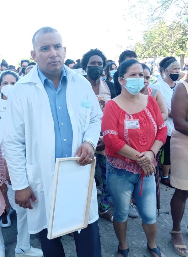 Mariela39199998's tweet photo. Se realiza acto por el inicio de la jornada  de la medicina,en el mismo se reconoce al hospital pediátrico provincial Hermanos Cordové de la ciudad de #Manzanillo con la condición de destacado.
#CubaSalva
#ProvinciaGranma
@CapoNapoles 
@AlexanderSpec18 https://t.co/L39WAwHgeW