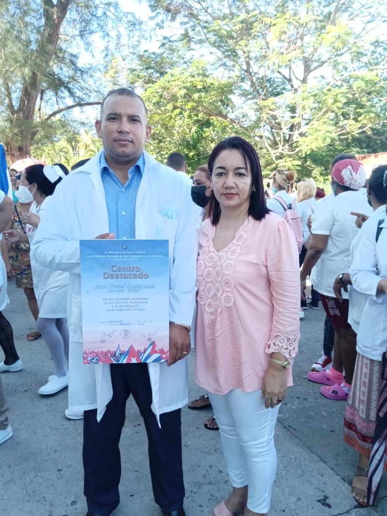 Mariela39199998's tweet photo. Se realiza acto por el inicio de la jornada  de la medicina,en el mismo se reconoce al hospital pediátrico provincial Hermanos Cordové de la ciudad de #Manzanillo con la condición de destacado.
#CubaSalva
#ProvinciaGranma
@CapoNapoles 
@AlexanderSpec18 https://t.co/L39WAwHgeW