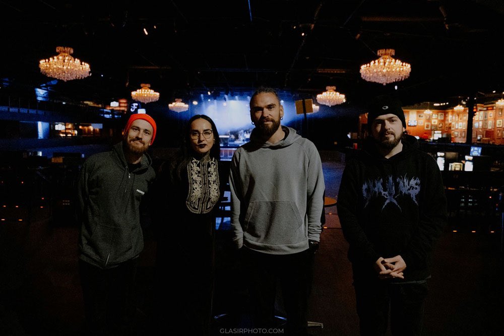 jinjerofficial's tweet photo. This is JINJER. 

November 2022.

📸 @LinaGlasir 

#jinjer #family https://t.co/bTpghXYWPi