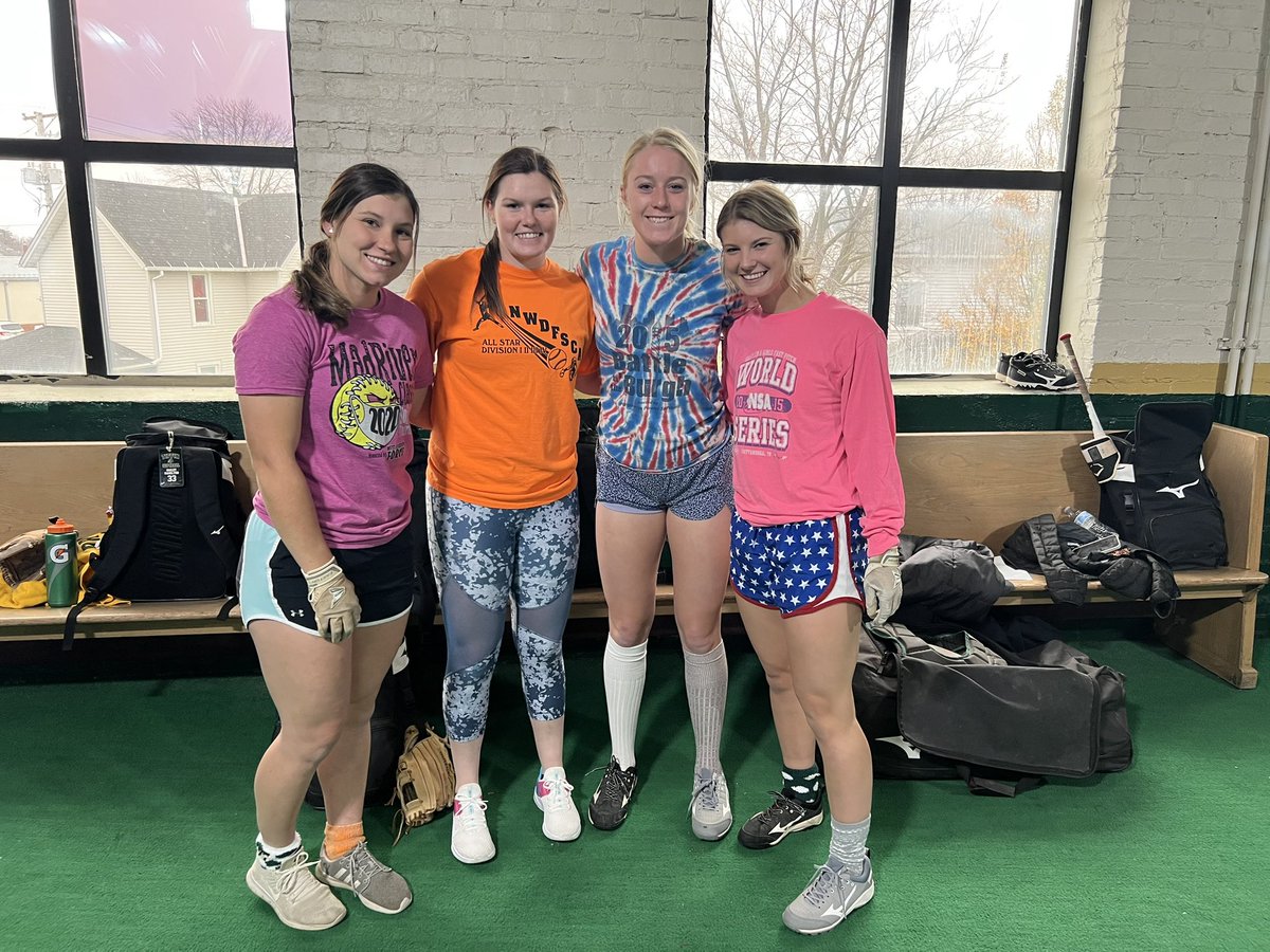 Paige_McMenemy's tweet photo. Theme Week Day 2…Mis Match Day!  #GoGons https://t.co/iFHWG3Is10