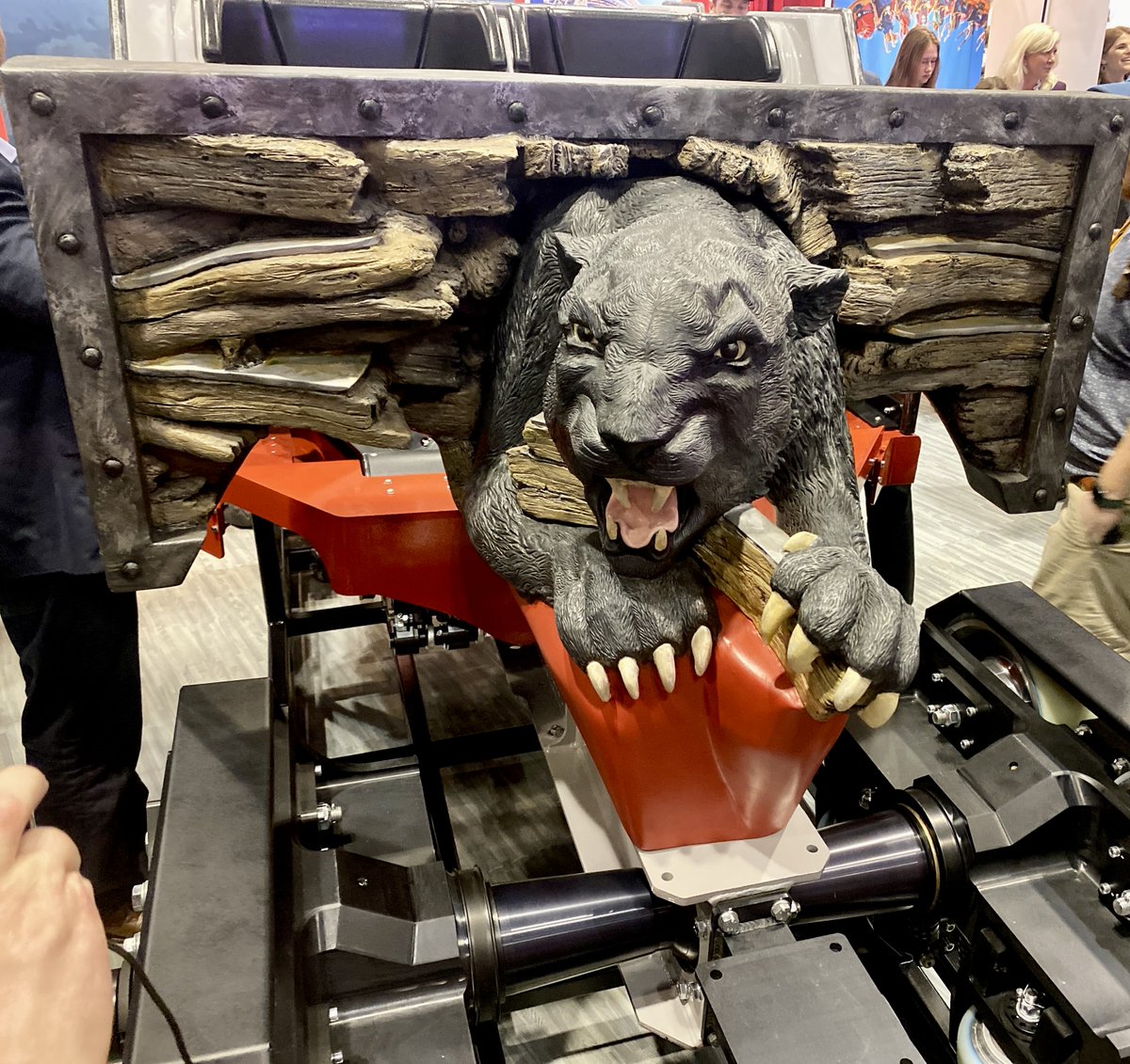 Hersheypark's tweet photo. Today at @IAAPAHQ Expo, #Hersheypark and @RockyMtnConst shared a design first for Hersheypark - the custom-themed train for our all-new Wildcat's Revenge hybrid coaster opening summer 2023. #IAAPAExpos #WildcatsRevenge 
Check it out: https://t.co/nbUFAev7js https://t.co/6BrD17Ezpi