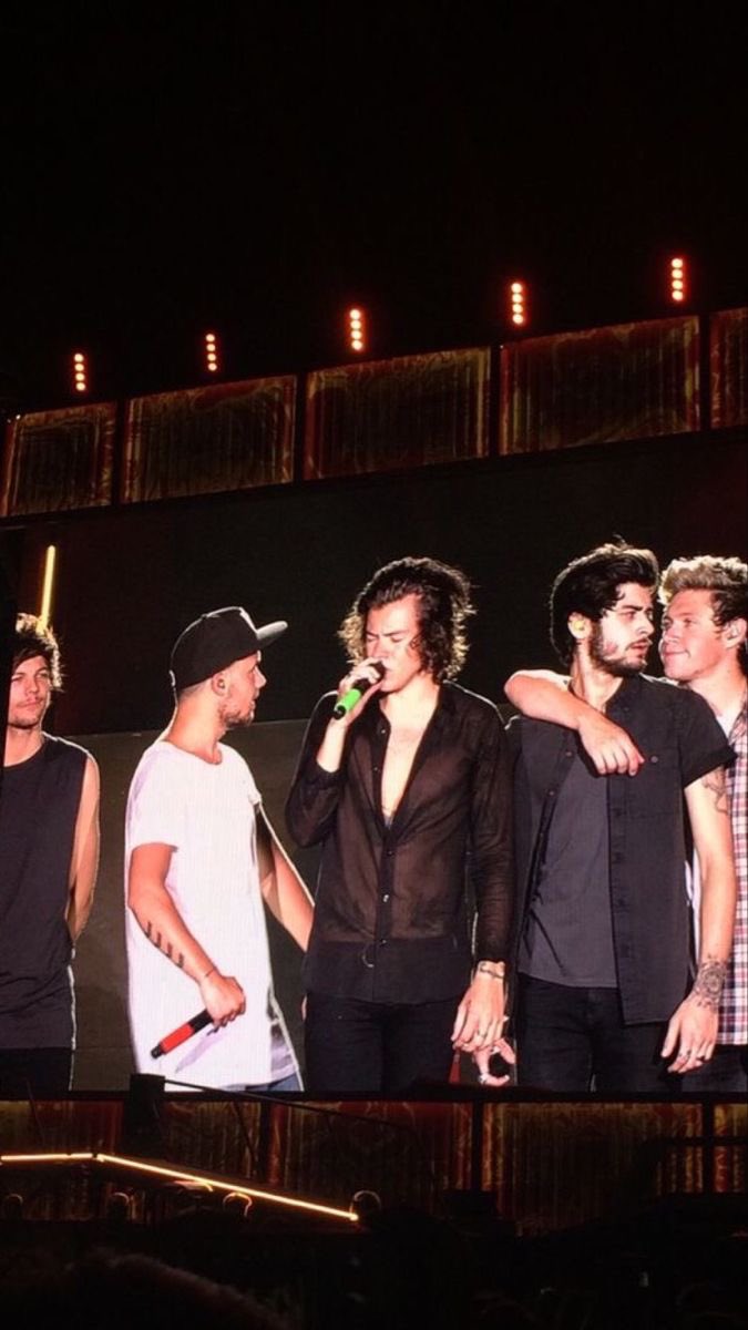 ⚠️ 100 rt e 50 commenti? ⚠️
I’m voting for #OneDirection “Story of my Life” (2013) for #AMAsFanFavorite         at #AMAs