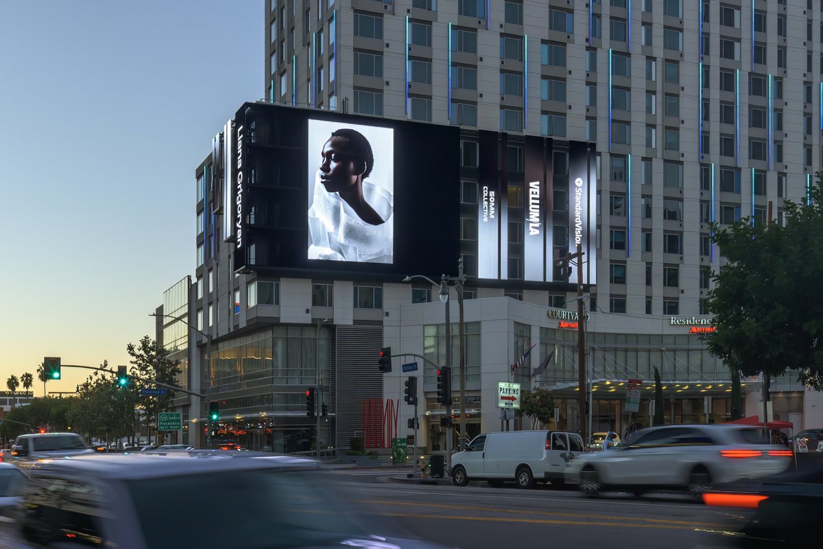 vellumla's tweet photo. We partnered w/ @50mmCollective to showcase 12 #MetaMasquerade artists on the @standard_vision screen in LA!

@sheiladarcey
@_thedongabe
@majinnblue
@yanissa_x
@0xq_work
@laurelxon
@ikegallery
@LayoAgbaje
@cosmicbagelsart
@LianaGrigoryan0
@MagdaMalkoun
@LeslieASpurlock

(1/2)👇 https://t.co/jbSpj7awc1