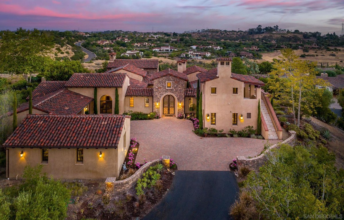 DreamHomesMag's tweet photo. JUST SOLD!
Entertainer’s dream home with breathtaking views, a vanishing edge pool, vineyard, chef’s kitchen, sunken bar, and interior courtyard.

Presented by: @tvandamm | @BHHSCalifornia 

View: https://t.co/OVe8UT855a
#santaluz #sandiego #dreamhomesmag #sold #justsold https://t.co/XjPfaf7cAI