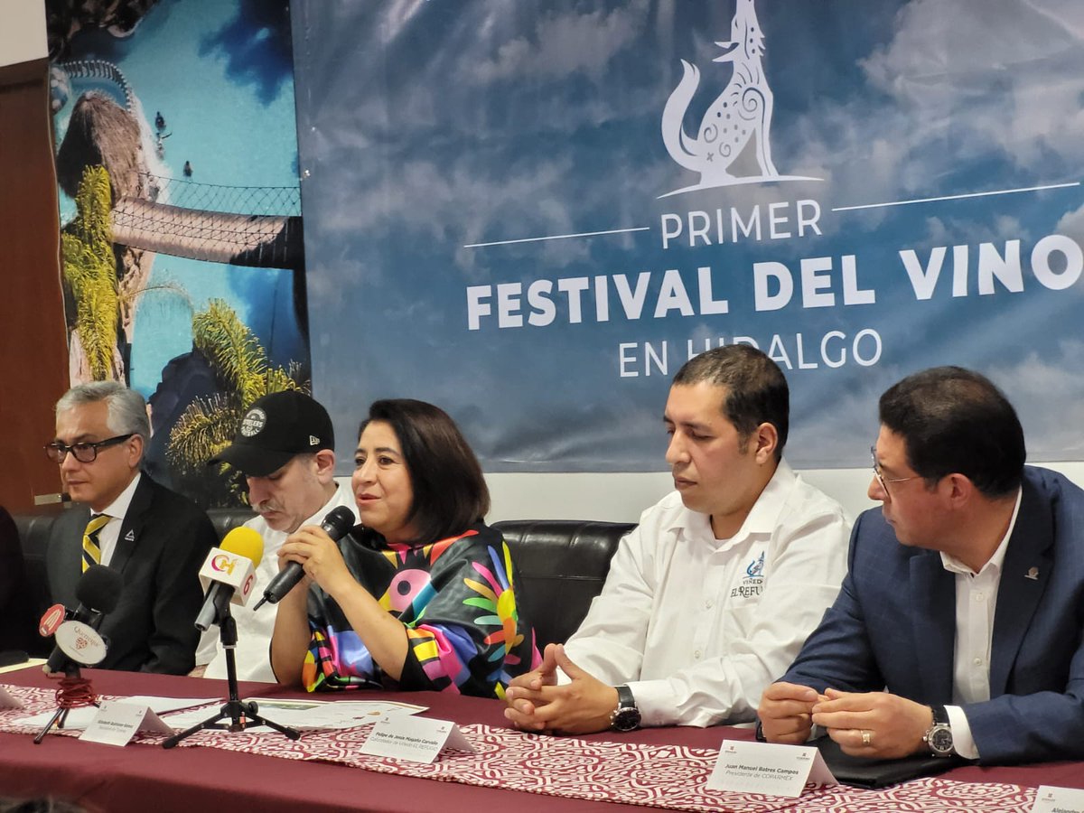 En repr. del srio. de <a href="/Sedeco_Hgo/">Desarrollo Económico</a>, <a href="/carekad/">CARLOS HENKEL ESCORZA</a>, acompañé a la sria. de <a href="/SECTURHidalgo/">Turismo Hidalgo</a>, <a href="/LizQuintanarG/">Liz Quintanar</a>, junto al chef <a href="/AquilesChavez/">Aquiles Chavez</a>, <a href="/LuisECadenaG/">Luis Enrique Cadena García</a>, pdte. de #Nopala y representantes de las cámaras empresariales del estado, a la presentación del Primer Festival del Vino en #Hidalgo.