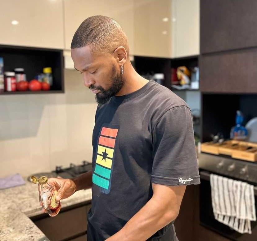 agyenimghana's tweet photo. "Shhh!🤫 I'm in my element"

 @i_told__you__so rocking the E.C.R Ghana Tshirt.

Tshirts available in both Male and Female, sizes range from XS S M L XL 2XL

In the photo: Male, 6'0 height, Tshirt size L.

#bringbackthelove🇬🇭⚽🙏🏻☝️ 
#BringBackTheLove 
@GhanaBlackstars https://t.co/vEPLCD28I5