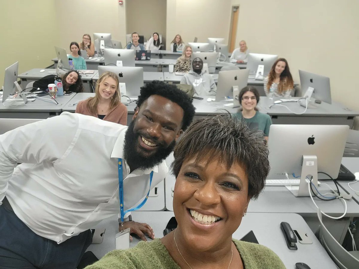 angelaspearscom's tweet photo. So love when people I admire spend time sharing their knowledge with my students. Thank you Kemal Gasper for joining us during the night shift! #UNF #ASCommunication #PowerOfYourVoice https://t.co/3QKPuFtqeF