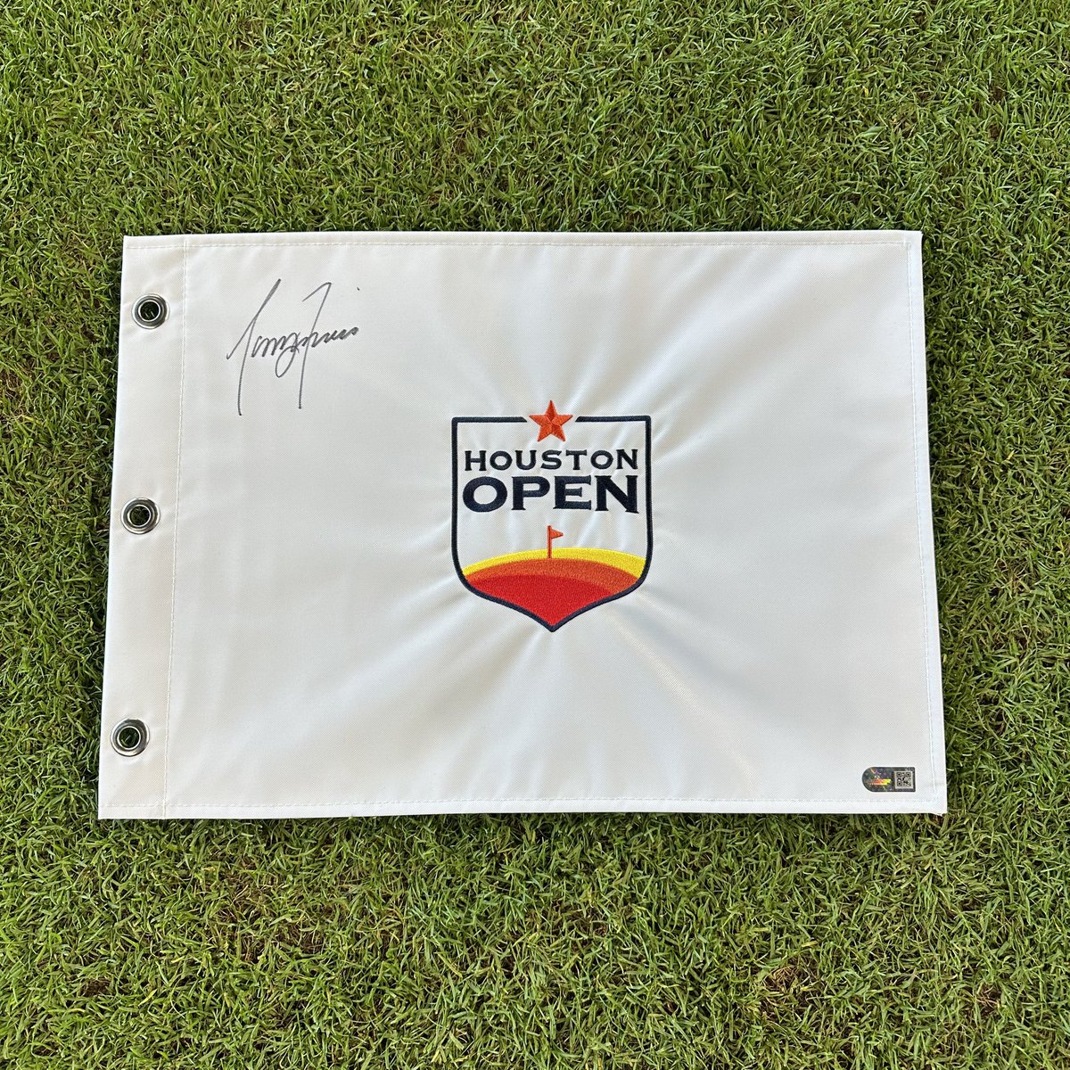 Celebrate our new champion with a signed pin flag! 🏆

Retweet this tweet and follow <a href="/HouOpenGolf/">TCHHouOpen</a> for a chance to win this Tony Finau signed flag. Winner will be chosen 11/17 at 2pm.