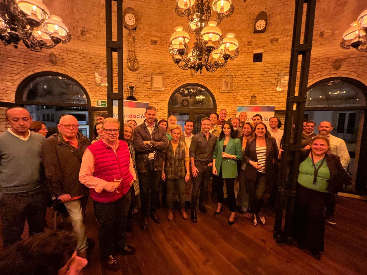 Refundacion_Lib's tweet image. El proyecto liberal es más necesario que nunca y por eso nos estamos dejando la piel. Estamos listos para las elecciones municipales y autonómicas de mayo de 2023.

Así lo han transmitido @InesArrimadas y @GuillermoDiazCs en un encuentro con afiliados en Jerez de la Frontera.