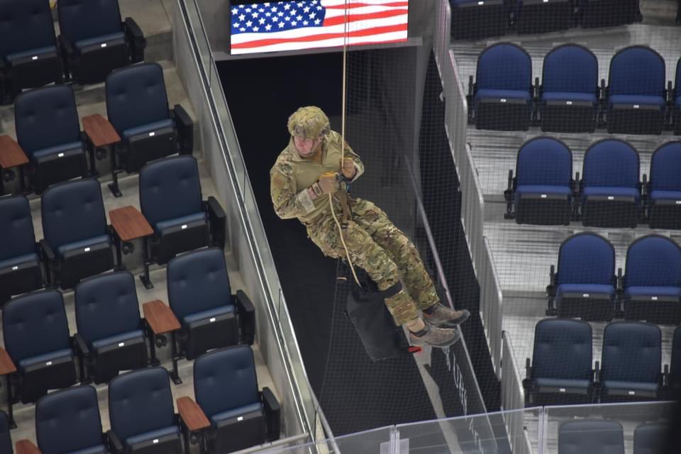 106thRescueWing's tweet photo. Our pararescuemen represented the 106th during the New York Islanders Military Appreciation Night as they rappelled from the rafters to perform the ceremonial puck drop for the game! https://t.co/qLy9CCfWSk