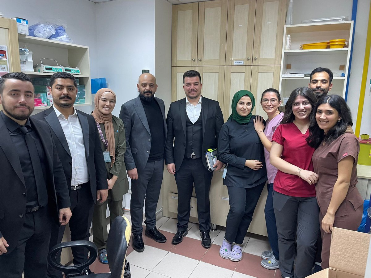 Arifcmgz's tweet photo. Genç Sağlık Sendikası Genel Merkez ve İstanbul İl Yönetimimiz ile sahada görev yapan meslektaşlarımızın sorun ve isteklerini dinledik.
Sahaya can suyu olmaya geldik. https://t.co/qaPD2j2SEw