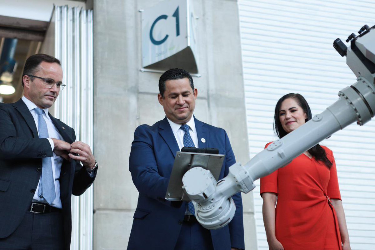 Felicitamos al gobernador <a href="/diegosinhue/">Diego Sinhue Rodríguez Vallejo</a> por su cumpleaños 🎂. 

Le deseamos un gran día en compañía de sus seres queridos. 

En Hannover Fairs México estamos seguros de que juntos continuaremos impulsando el Valle de la Mentefactura 🧠 

¡Felicidades, gobernador! 🥳🎉