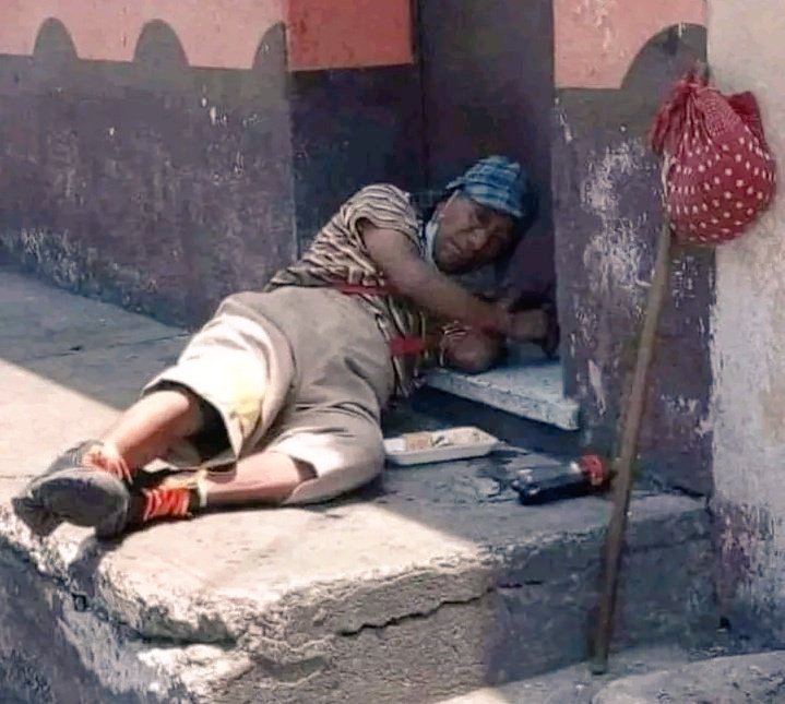 Cuando te tomas un vaso de agua de jamaica que parece de tamarindo, huele a limón pero es rancho escondido. 🥴😵‍💫