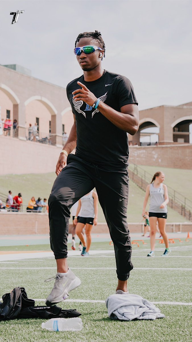 My recruitment is 1000% still open!!✅✅
C/O’23
UNSIGNED 
*FAT Timed
10.45
21.22
6.89
3.8GPA 990SAT
SAAC Council President 
FBLA Member
National Honors Society Inductee
3x All-Region
3x Region Champ
2x All-State
National Qualifier in the 60,200,100
Major: Exercise Science