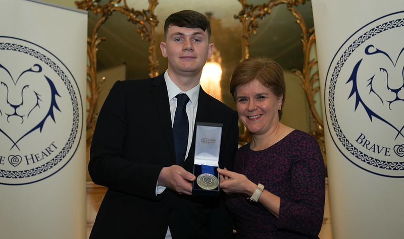ScotGovFM's tweet photo. First Minister @NicolaSturgeon has recognised 16 people with a Brave@Heart Award for acts of bravery and heroism.

This year, winners include staff from @HMCoastguard, @Scotambservice and @PoliceScotland as well as two members of the public.

https://t.co/udYaXZPXlL https://t.co/5f2j0ptU14