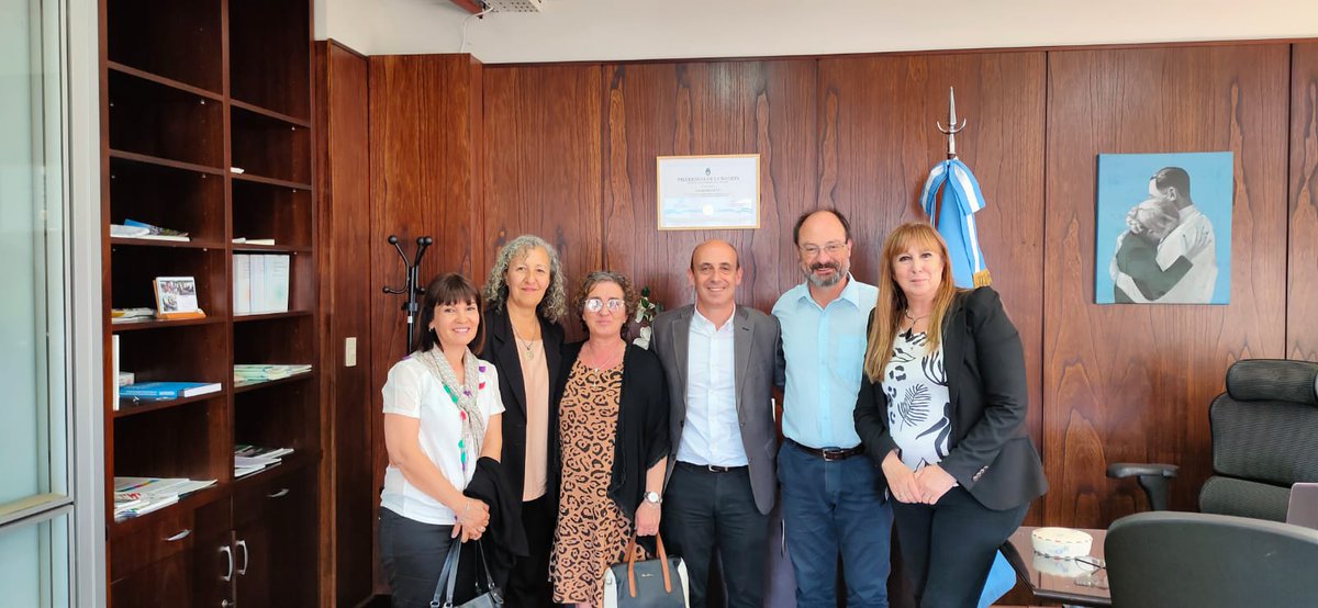 edith_benedetti's tweet photo. El día de hoy, mantuve una reunión de trabajo conjunto con autoridades de la Universidad Nacional de Quilmes. En la cual pudimos discutir acciones y diseñar proyectos para llevar adelante de forma articulada desde el Ministerio de Salud de la Nación. https://t.co/xwKvuRY4nQ