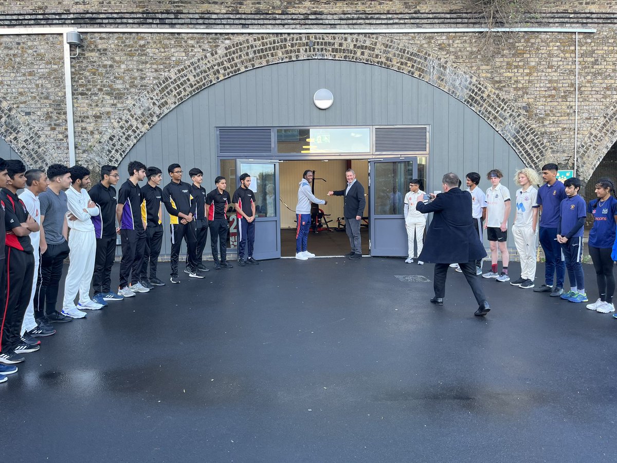 EssexCCB's tweet photo. Former @EssexCricket,  @englandcricket and @NorlingtonSch student Graham Gooch was joined by recent student &amp; current @EssexCricket’s @jamalrichards59 for the opening of the new 333 &amp; 154 Gym rooms as well as officially launching the new @Norlington6form Cricket Academy 🏫🏏 https://t.co/miXwM0xjBU
