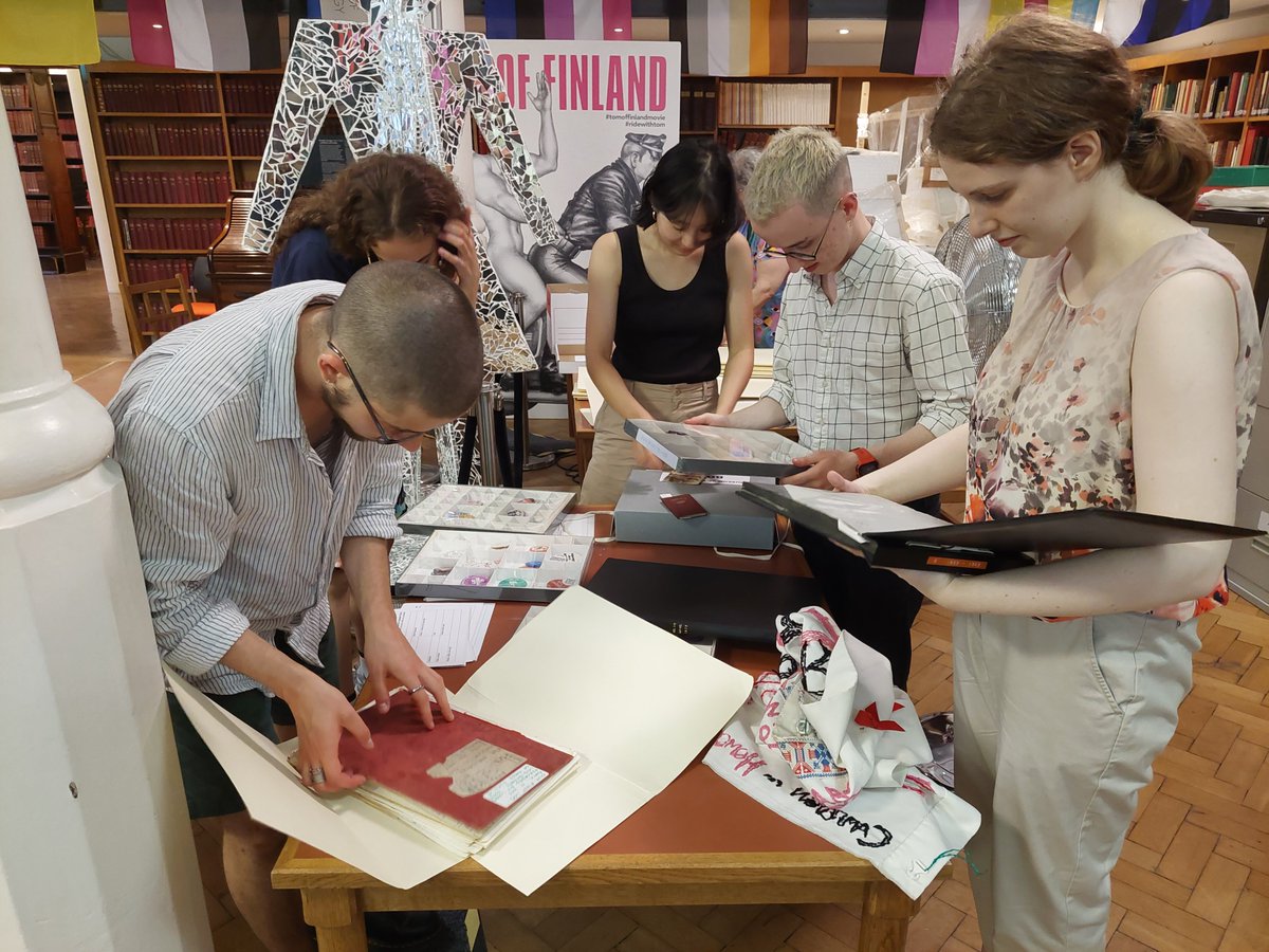 Ever wanted to create a queer history exhibition? Join our hands-on training &amp; be part of a pioneering curator team. Last 3 free places! Starting this Sat 19/11 @ejscott201 <a href="/BishopsgateInst/">Bishopsgate Institute</a> RT <a href="/LGBTConsortium/">Consortium</a> <a href="/SOCIALBRDCSTS/">Social Broadcasts</a> <a href="/Verusca/">Verusca Calabria</a> <a href="/QueerHistGold/">Centre for Queer History</a> Info: shorturl.at/hIZ03