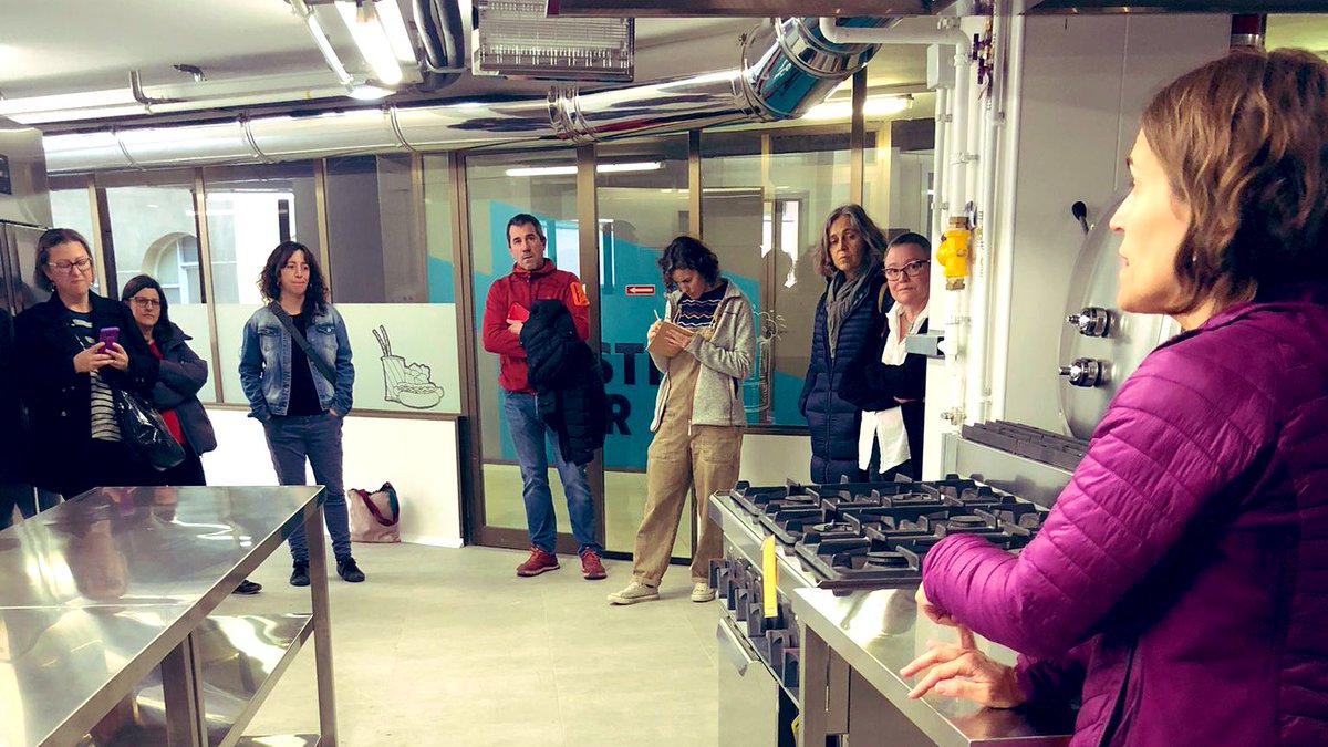 arcaruralcat's tweet photo. 🔝 Durant la tarda hem visitat l’obrador cooperatiu @lobradora de Manresa i hem conegut experiències com #ElTall, una sala de desfer; i els obradors compartits Viveros de Adecuara i S'Obrador.
🗣 La jornada ha acabat amb una taula rodona sobre els reptes dels obradors compartits https://t.co/oQAP0Sao3v