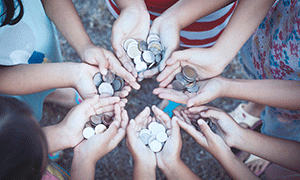 PHB_CPAs's tweet photo. Want to teach your young kids about money? Consider starting an allowance and talk more about spending. Teach them how to read price tags and compare prices. Have them participate in family financial discussions about major purchases and vacations to gain perspective. #moneytalk https://t.co/UtUD05cCOb
