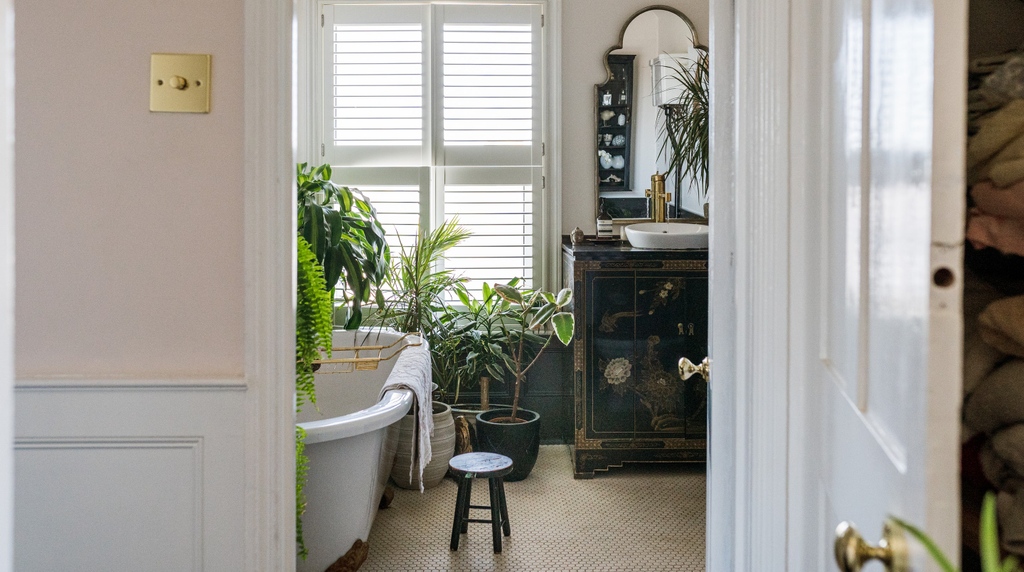 Plum Guide tweet media