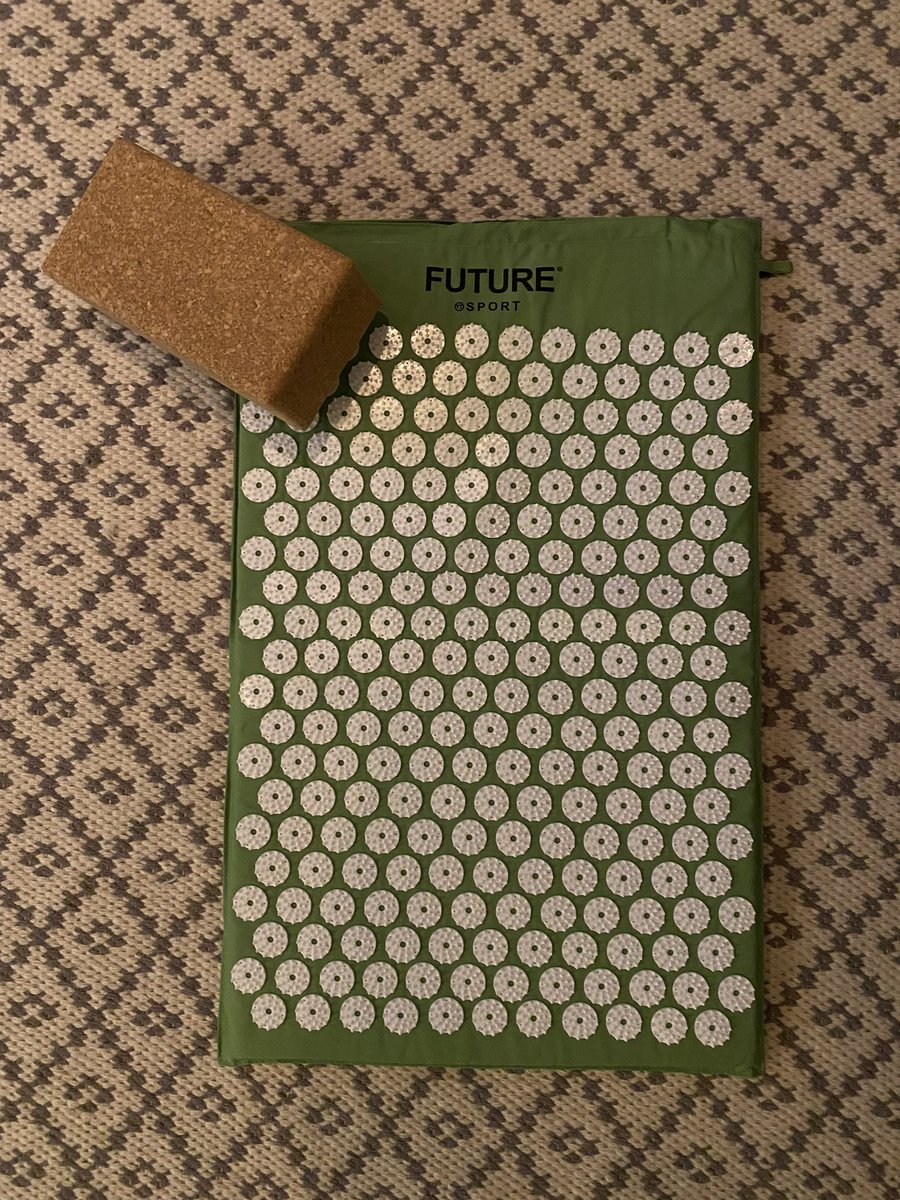 Tämän päivän korvamato #tinnitus ollut häiritsevästi mukana. Sen siitä saa, kun nostaa hartiat korviin ja unohtaa hengittää #fakiirihommia