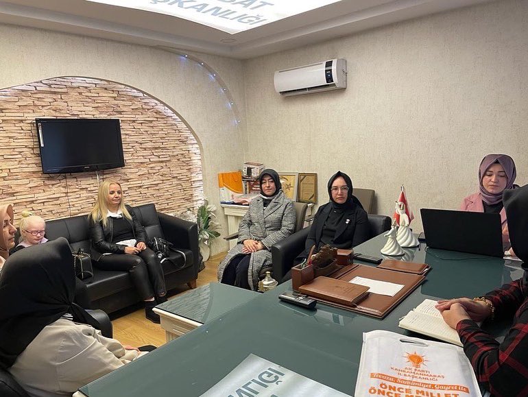 akkadin12subat's tweet photo. Onikişubat İlçe Kadın Kolları Başkanımız  @KacamazNursel Başkanlığında haftalık olağan Yürütme Kurulu toplantımızı gerçekleştirdik. 
Hayırlara vesile olsun. 

#İnandığınyoldayürü 
#durmakyokyoladevam 
#akkadınolmakayrıcalıktır
#Onikişubat
#Kahramanmaraş https://t.co/7NkoEqr4DM