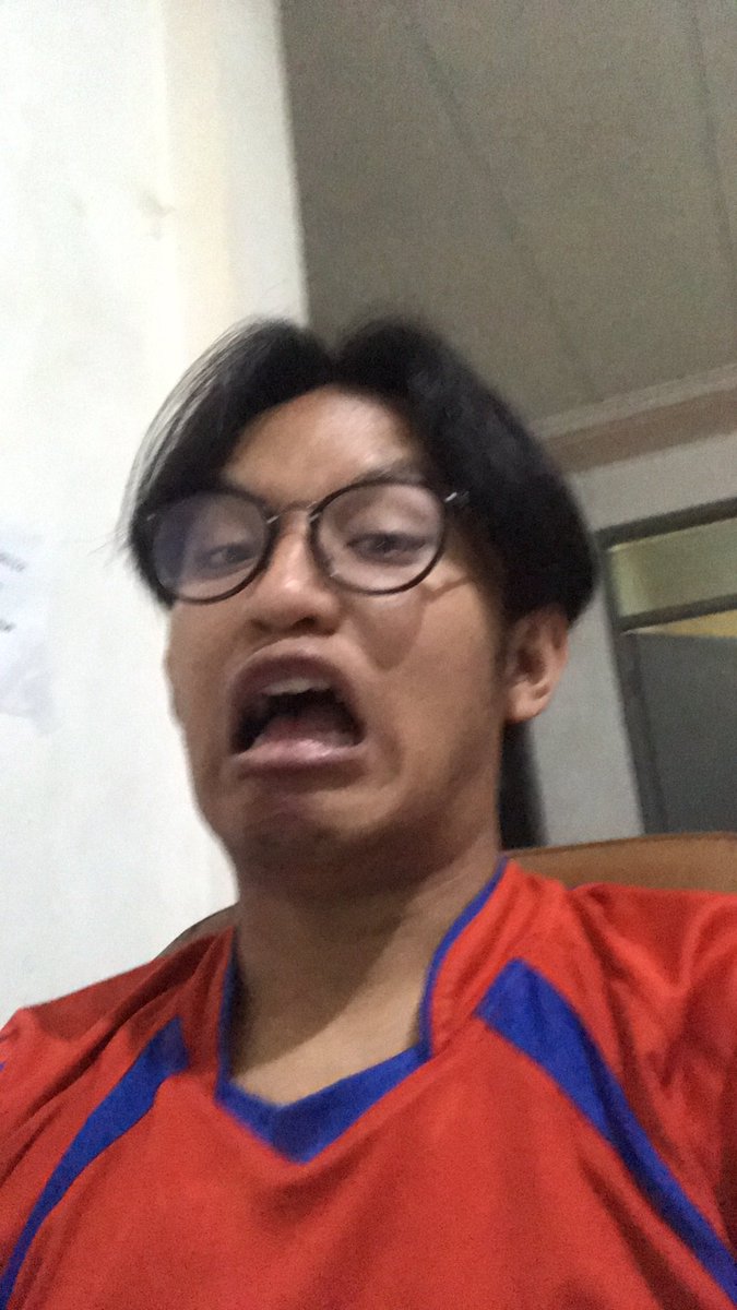 GaragaOnline's tweet photo. Ketika  lu akhir bulan tapi pengen jalan jalan,tapi liat saldo lu cuman cukup bisa makan padang ceban wkwkw https://t.co/3rI2MTgP2b