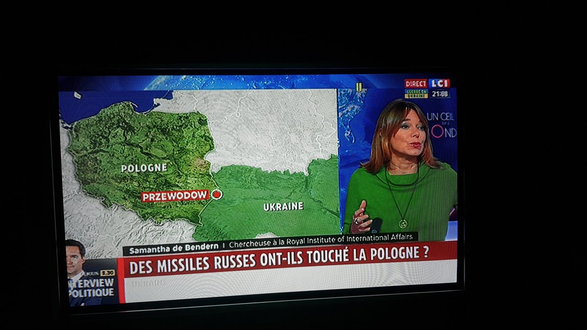 MagelanSkull's tweet photo. En direct sur @LCI pardon #tvukraine @samdebendern a perdu les eaux💦 enfin elle a #squirté💦💦 en pensant à l'article 5...😉💦
@marylou_06 @jeanmarclegouic @floflo33399446 https://t.co/nj8Q7k4ieo