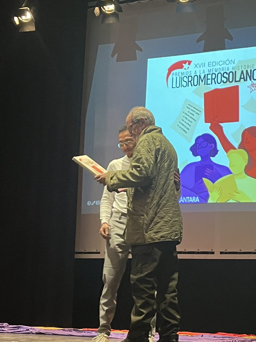 jscaceres's tweet photo. 🌟 El pasado sábado 12 de noviembre, celebramos la XVII Edición de los premios "Luis Romero Solano", en la localidad de Valencia de Alcántara.

Nos vemos en la próxima edición!, para seguir recordando la historia de las personas que jamás debieron de ser olvidadas  🌹✊. https://t.co/P6j2wpKuyI