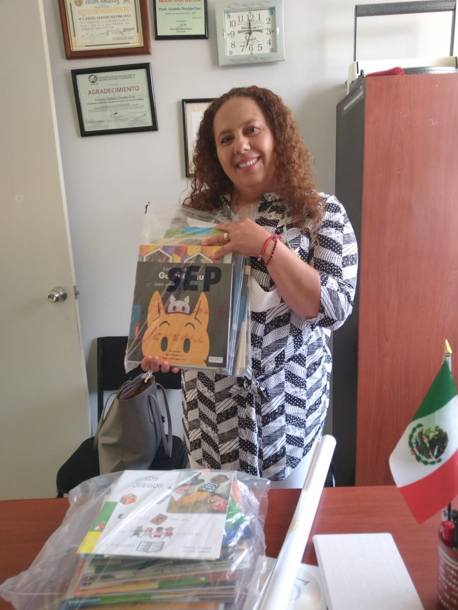 BasicaSEPH's tweet photo. Reciben paquetes de “Libros del Rincón” el Jardín de Niños “Rosaura Zapata Cano” de Pachuca y la Supervisión de la Zona Escolar 118 de Tlanalapa  #PrimariaGeneral, por parte de personal del Programa Estatal de Lectura y Escritura @DGDChgo  
@Natycastrejonv

#PrimeroLaEducación https://t.co/8QXiraTaIw
